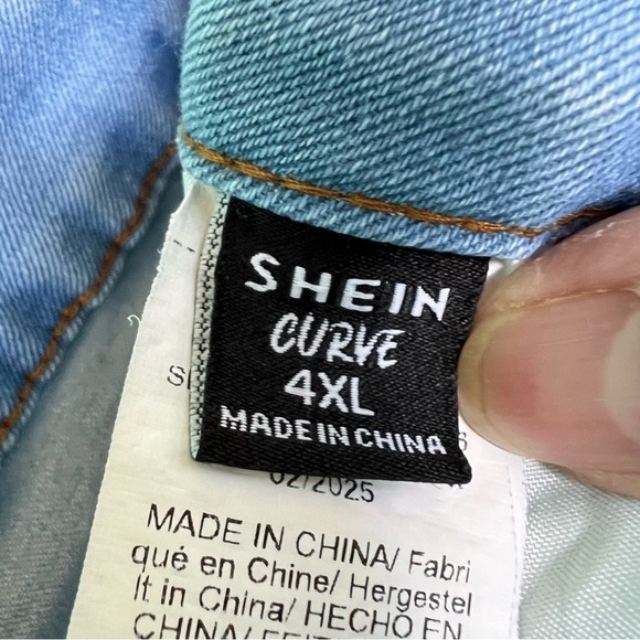 STRETCHY LIGHT WASH FLARE JEANS BUTTERFLY PRINT ON BOTTOM LEG SIZE 4X - Picture 7 of 8